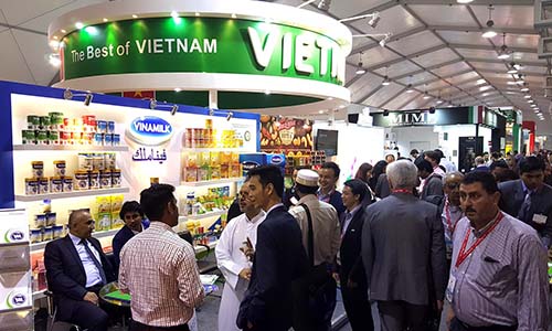 Đầu năm 2016, Vinamilk đã ký hợp đồng xuất khẩu các sản phẩm sữa bột cho trẻ em trị giá 12,5 triệu USD sang thị trường Trung Đông ngay trong ngày đầu tham gia hội chợ Gulfood 2016