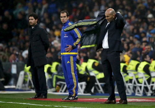Zidane thanh thản chờ đội nhà ra trận