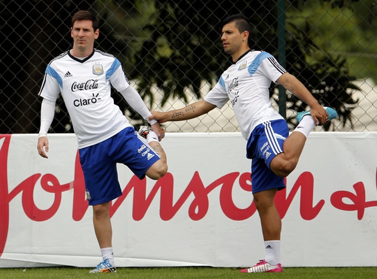 
Messi và Aguero, 2 sát thủ của Argentina, chưa hề biết mùi vinh quang ở ĐTQG

