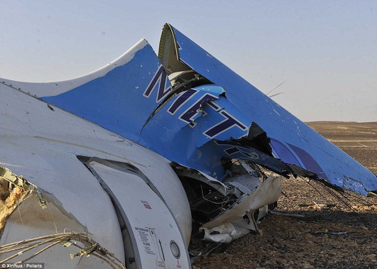 
Một mảnh vỡ của chiếc Airbus A321 tại hiện trường. Ảnh: Polaris
