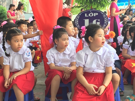 Lễ khai giảng tại trường tiểu học Yên Hòa-Hà Nội