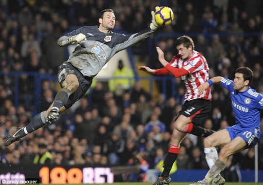 Thủ môn Martin Fulop trong màu áo Sunderland thi đấu với Chelsea