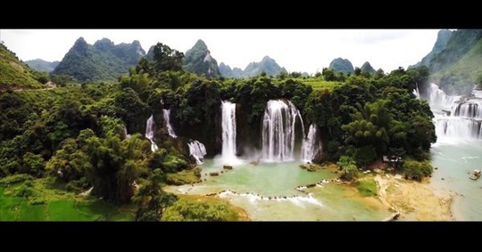 Vẻ đẹp h&ugrave;ng vĩ của th&aacute;c Bản Giốc trong clip Welcome to Vietnam