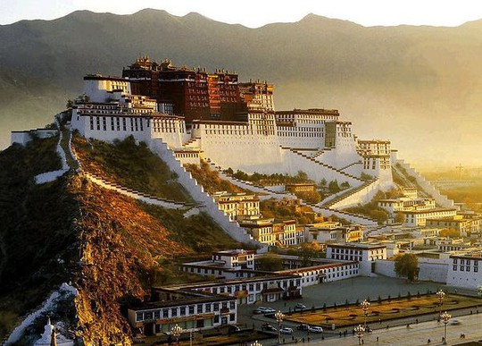 Tây Tạng đang phát triển và ở trong thời kỳ hoàng kim. Ảnh: Top Holidays