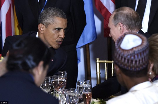 
Hai nhà lãnh đạo Nga – Mỹ ăn tối tại trụ sở LHQ. Ảnh: EPA, AP
