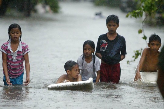 Lũ lụt xảy ra ở một số tỉnh Đông Bắc Philippines. Ảnh: NBC News