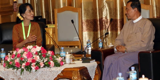 Ông Shwe Mann (phải) và bà Aung San Suu Kyi (trái) có mối quan hệ rất tốt đẹp. Ảnh: The Irrawaddy