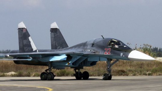 Máy bay ném bom Sukhoi Su-34 của Nga đậu tại căn cứ không quân Hmeimim - Syria. Ảnh: AP