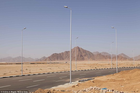 Nhiều đường cao tốc ở Sharm El Sheikh được cải thiện trước thềm hội nghị quốc tế Ai Cập trong tương lai diễn ra vào tháng 3 tới