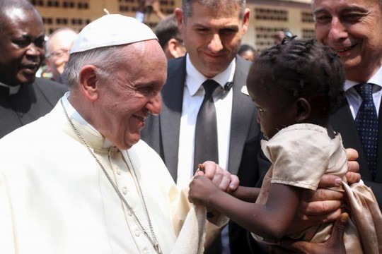 
Đức Giáo hoàng Francis ở thủ đô Bangui, Cộng hòa Trung Phi hôm 29-11. Ảnh: Reuters
