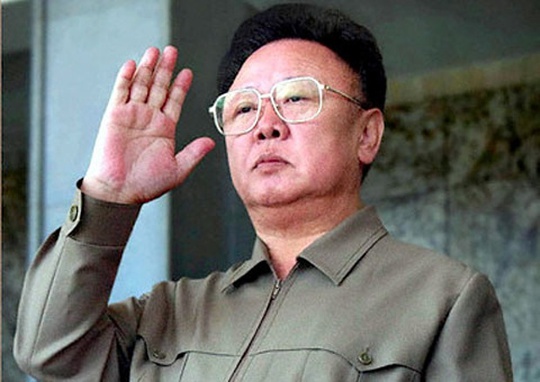 
Ông Lee Kang có gần 2 thập kỷ ở gần cố lãnh đạo Kim Jong-il (người trong ảnh). Ảnh: Reuters

