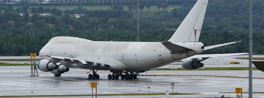 1 trong 3 chiếc máy bay bị bỏ rơi ở sân bay quốc tế Kuala Lumpur (KLIA). Ảnh: AP