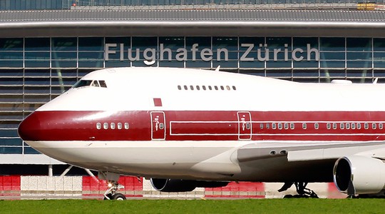 Một chiếc Boeing của Qatar tại sân bay TP Zurich – Thụy Sĩ. Ảnh: Reuters