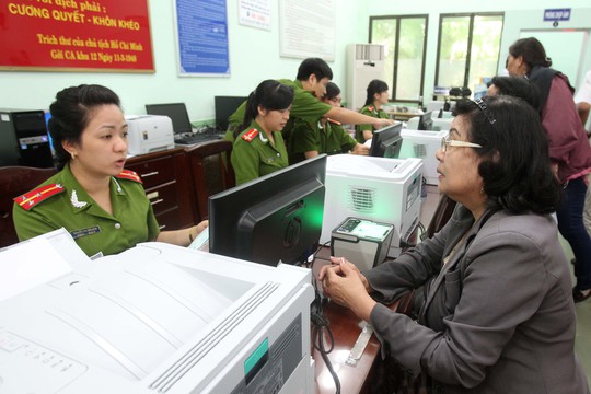 
PC64 thông tin rõ cho người dân: Những CMND 9 số còn thời hạn sử dụng vẫn có giá trị tương đương với CMND 12 số và không bắt buộc phải đổi.
