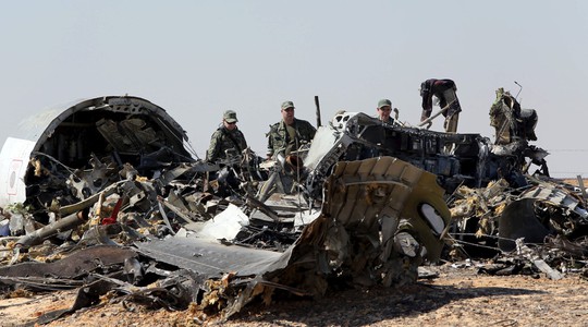 
Giới chức điều tra quân sự Nga được huy động để tìm lời giải cho vụ máy bay rơi ở Sinai. Ảnh: Reuters
