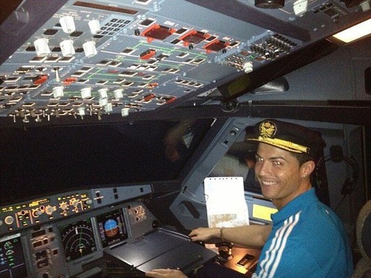 
Ronaldo vừa mua 1 chiếc phi cơ Gulfstream G200.
