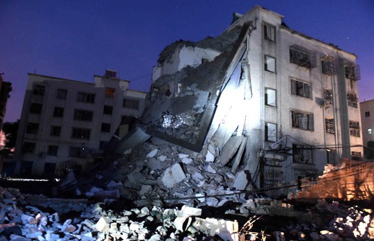 
Tòa nhà đổ vỡ sau vụ nổ ở Quảng Tây. Ảnh: Tân Hoa xã
