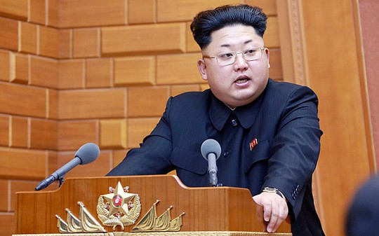 
Giới phân tích cho rằng ông Kim Jong-un để kiểu tóc giống ông nội là lãnh tụ Kim Nhật Thành. Ảnh: KCNA/Reuters
