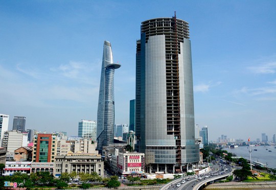 
Toà nhà Saigon One Tower (tên cũ là Saigon M&C Tower) cao 42 tầng, toạ lạc ở vị trí đắc địa của trung tâm TP HCM.
