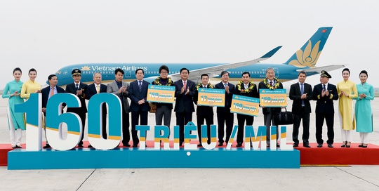 
Vietnam Airlines đón hành khách thứ 160 triệu trong 20 năm kể từ khi thành lập - Ảnh: VNA
