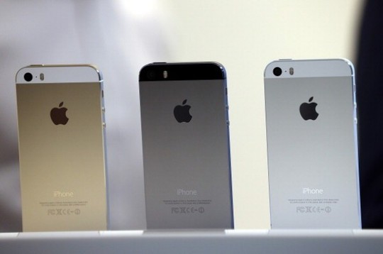 
Nhiều model iPhone cũ vẫn được giới buôn nhập về Việt Nam.
