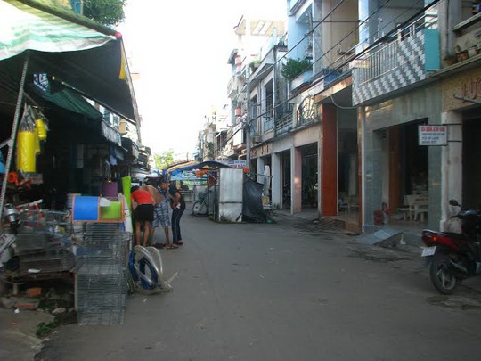 Đường Nguyễn Huệ (thị trấn Chợ Mới, huyện Chợ Mới, tỉnh An Giang) biến thành chợ