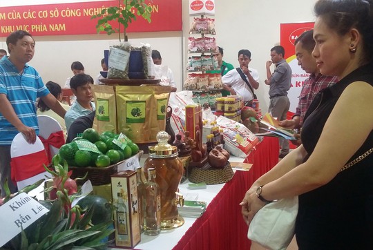Sản phẩm của doanh nghiệp các địa phương tại hội chợ kết nối cung - cầu tổ chức ở TP HCM Ảnh: TẤN THẠNH