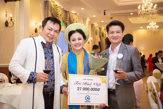 Nữ doanh nhân vừa nhận giải thưởng Trí tuệ Việt tại cuộc thi Nữ hoàng doanh nhân 2015