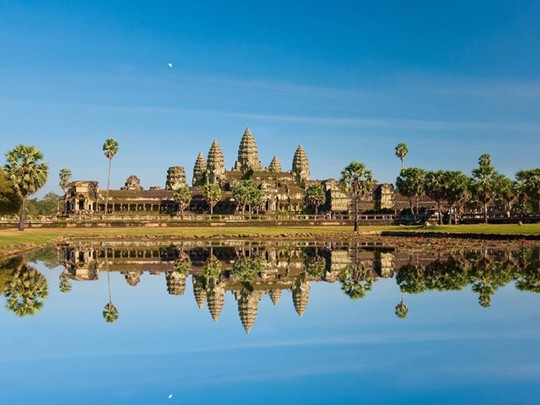 
Angkor Wat được UNESCO công nhận là Di sản thế giới năm 1992, trở thành biểu tượng văn hóa tiêu biểu của không chỉ riêng Campuchia mà còn của cả khu vực Đông Nam Á và toàn châu Á. Angkor Wat là quần thể phức hợp của hơn 1.000 đền đài, lăng mộ có tuổi thọ lên đến 700 năm.
