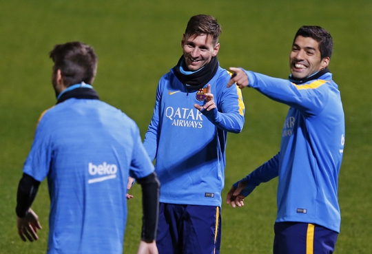 Messi (giữa) và Suarez tự tin trước trận ra quân của Barca tại World Cup các CLB Ảnh: REUTERS