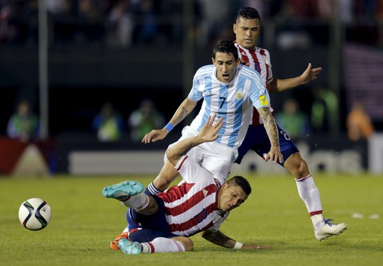 Di Maria (7) sẽ là niềm hy vọng lớn nhất trên mặt trận tấn công của Argentina trong lúc Messi và Aguero chấn thương Ảnh: REUTERS