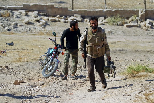 Các tay súng nổi dậy ở thị trấn Kafr Nabudah, tỉnh Hama - Syria Ảnh: REUTERS