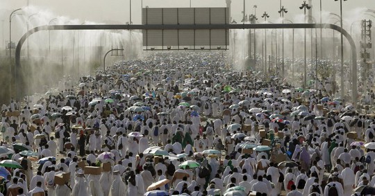 
Người Hồi giáo trên khắp thế giới đổ về thánh địa Mecca trong lễ hành hương Hajj

hồi tháng 9 năm nay Ảnh: REUTERS
