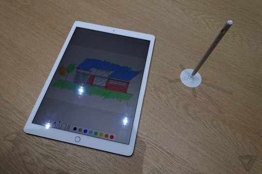 Bút cảm ứng Apple Pencil được Apple tung ra cùng với iPad Pro