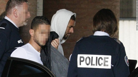 Benzema bị cảnh sát bắt hôm 4-11