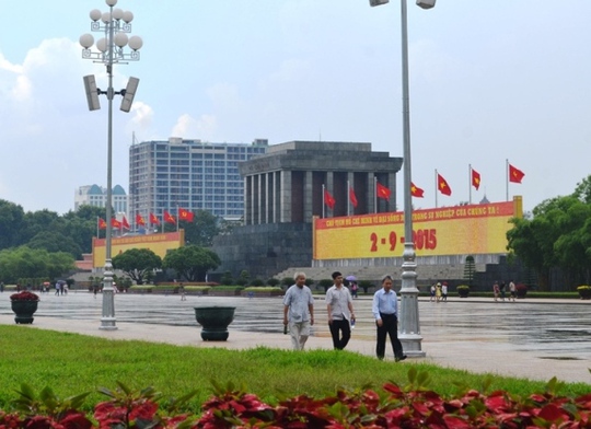 Tòa nhà 8B Lê Trực (Hà Nội) nhìn từ khu vực Lăng Chủ tịch Hồ Chí Minh - Ảnh: Nguyễn Hưởng