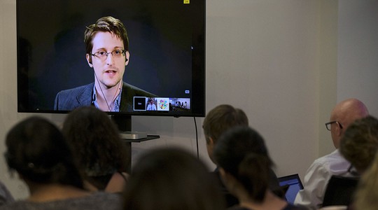 “Người thổi còi” Edward Snowden. Ảnh: Reuters