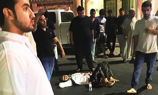 Tay súng IS bị bắn chết tại hiện trường. Ảnh: Arab News