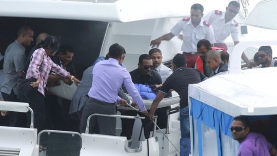 Vụ nổ trên tàu cao tốc chở Tổng thống Yameen Abdul Gayoom hôm 28-9. Ảnh: Reuters