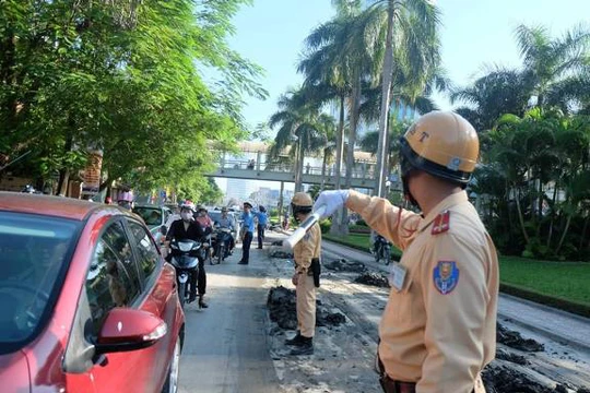 CSGT có mặt để phân luồng, điều khiển giao thông