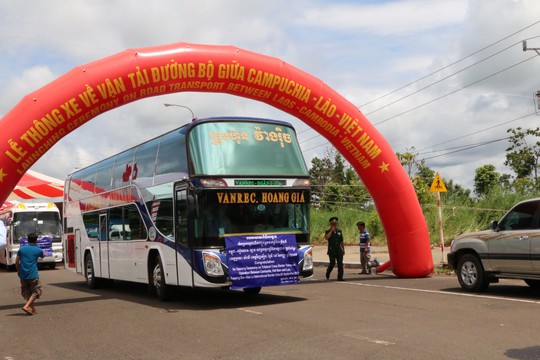 Việc thông xe giúp các phương tiện lưu thông qua lại giữa 3 nước 
Việt Nam, Lào và Campuchia thuận lợi hơn