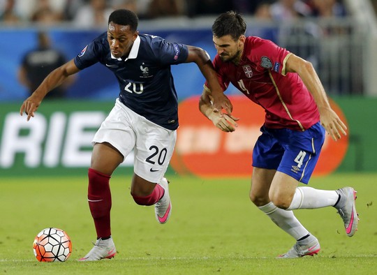 Anthony Martial (trái) trong trong trận giao hữu giữa Pháp và Serbia hôm 7-9