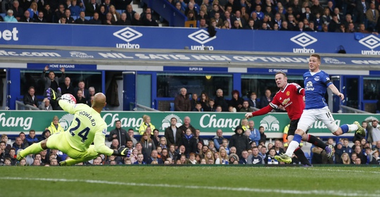 Rooney giải cơn hạn bàn thắng trên sân khách, đặc biệt trên sân của Everton