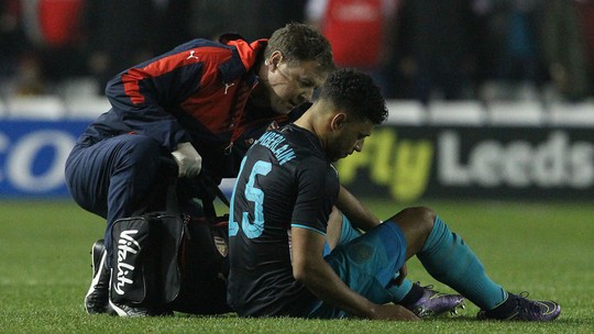 
Chamberlain và The Walcott cùng rời sân ngay trong hiệp 1
