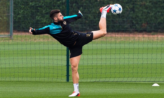 Giroud (Arsenal) chuẩn bị cho trận quyết chiến với Bayern Munich
