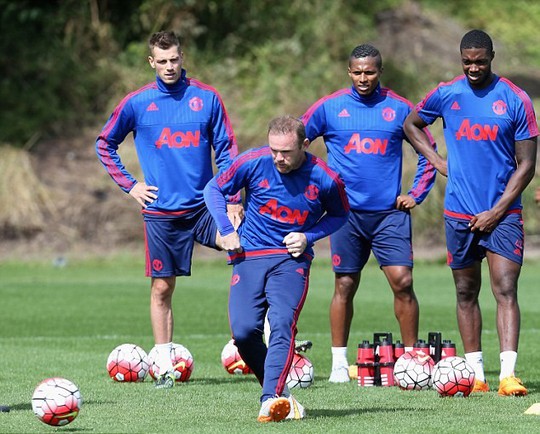 Rooney vẫn tập luyện nhưng khả năng ra sân là không nhiều