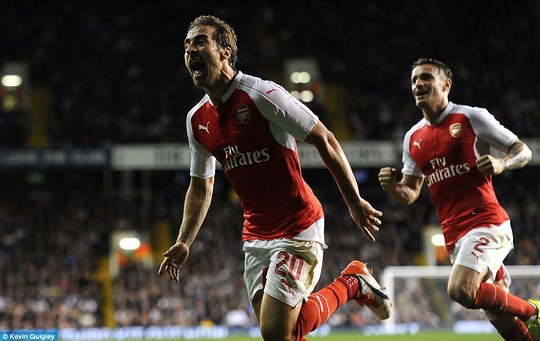 
Flamini lập cú đúp giúp Arsenal vượt qua Tottenham
