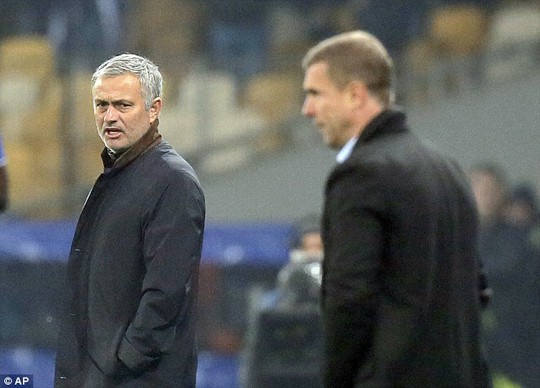 
HLV Mourinho lại có những phát biểu nhằm về phía trọng tài
