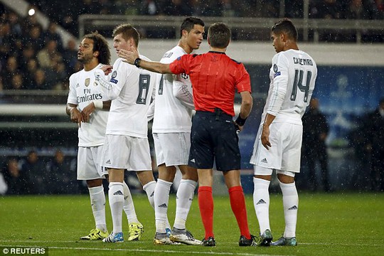 Trọng tài được cho là ủng hộ Real Madrid, nhất là khi họ chơi trên sân nhà