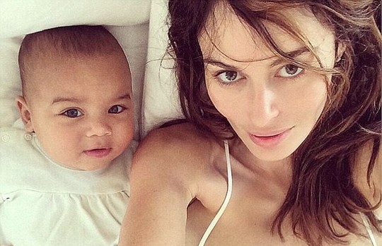 Siêu mẫu Nicole Trunfio và con trai